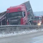 Тир се преобърна на Е-79 между Враца и Мездра, движението е блокирано