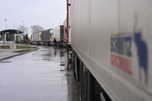 Край на блокадата по границите: Превозвачите преустановиха протестните действия