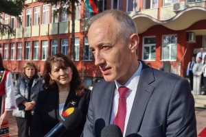 Красимир Вълчев: Още училища може да минат на онлайн обучение заради грип