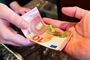 КЗП напомня: От 1 февруари плащаме само в евро, левът излиза от употреба