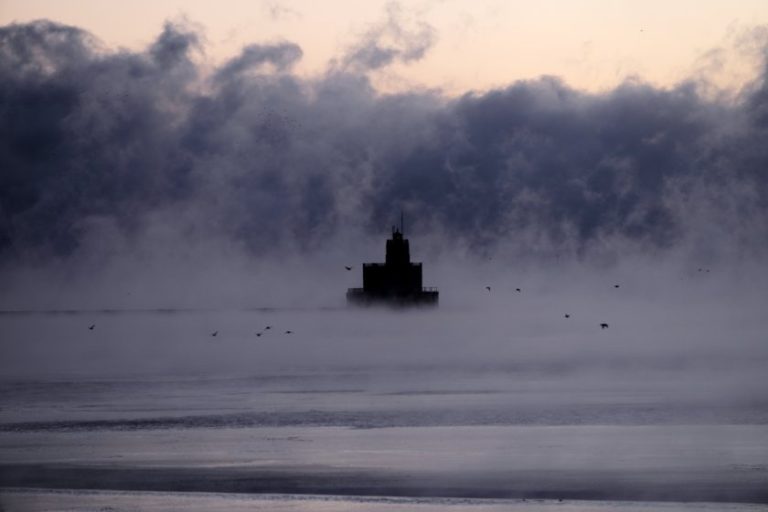 Арктическа ледена вълна поваля САЩ: -33°C в Чикаго, хиляди полети отменени, извънредно положение в 16 щата