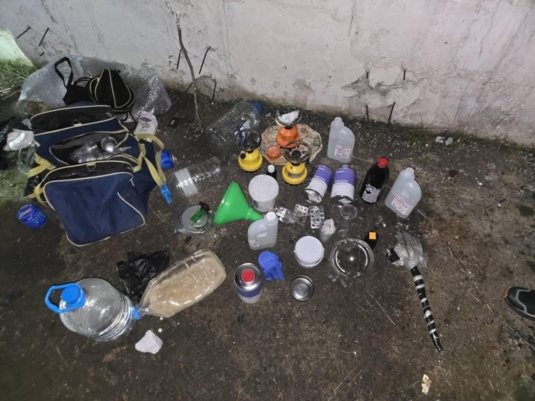 Разбиха нарколаборатория в изоставена сграда до гробищата в Бургас Разбиха нарколаборатория в изоставена сграда до гробищата в Бургас