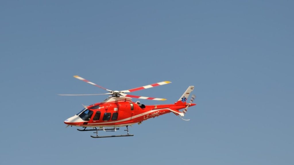 Медицински хеликоптер евакуира тежко пострадал мъж от Гела до София