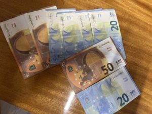 Младежи опитаха да пазаруват с фалшиви евро във Велико Търново