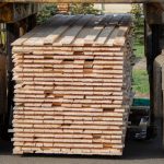 МОСВ спря работата на „Кроношпан България“ във Велико Търново след сигнали за замърсяване