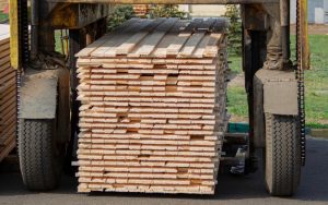 МОСВ спря работата на „Кроношпан България“ във Велико Търново след сигнали за замърсяване