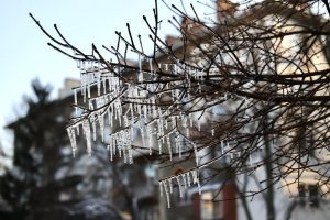 Времето в България: Очакват ни нови снеговалежи, виелици и ледени температури