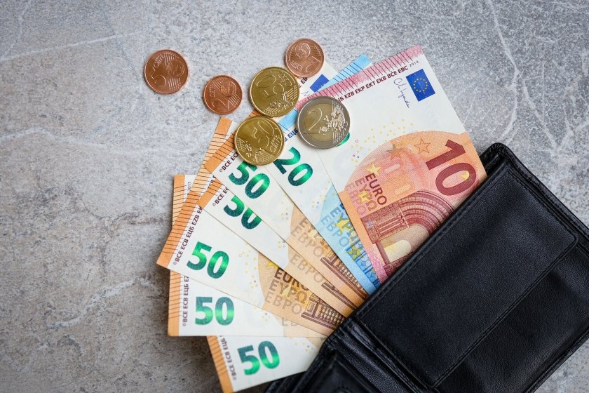 Опашки и предизвикателства при обмяната на левове в евро в БНБ