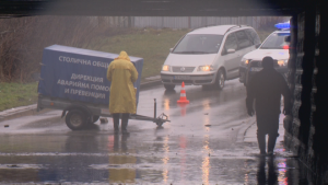 София под вода: Реки преливат, улици се превръщат в езера след проливни дъждове