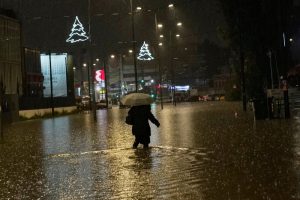 Седем жертви след наводнения в Атина: Издаден е червен код за опасно време