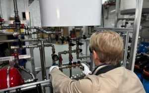 Пловдивски заводи внасят чужденци и обучават кадри заради недостиг на работна ръка