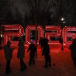 Войната продължава: Украйна посрещна Нова година в мрак, Русия с отменени тържества