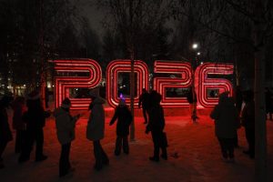 Войната продължава: Украйна посрещна Нова година в мрак, Русия с отменени тържества