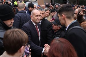 Политически трус: Погледи към партията на Румен Радев и „доброволната абдикация“ на президента