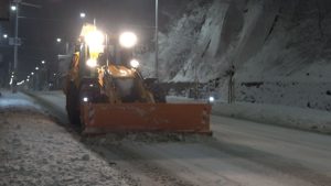 Обилен снеговалеж усложни пътната обстановка в Смолянско
