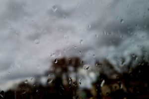 Облачно време и поледици в България: НИМХ предупреждава за значителни валежи