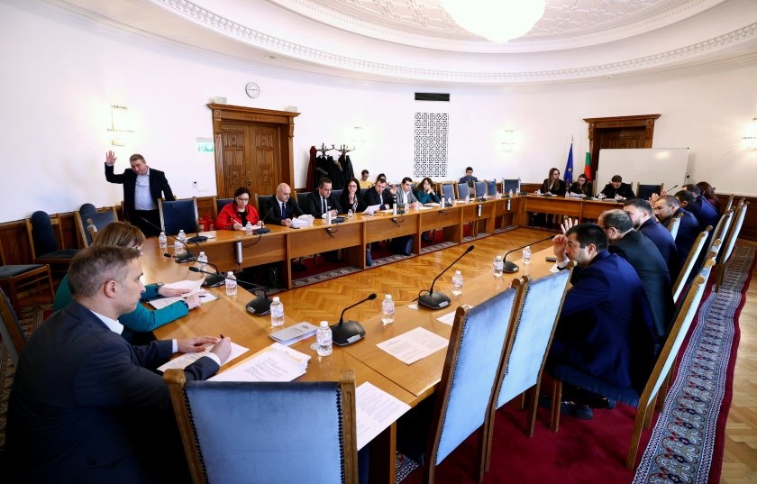 Парламентът обсъжда промени в Изборния кодекс след ваканцията