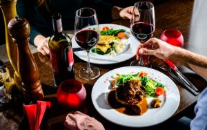 Вечеря за двама в Европа: От 20 до 160 евро – къде е България по цени?