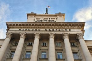 Парламентарен дебат за Холокоста: Политическите сили в спор за уроците на историята и съвременния национализъм