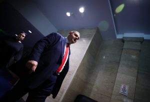 Пеевски иска незабавна оставка на Терзиев заради кризата с боклука в София