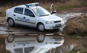 Полицай пострада при инцидент с патрулен автомобил край Ягодина