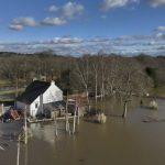 Проливни дъждове предизвикаха наводнения и хаос в Южна Франция