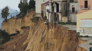 Над 1500 души са евакуирани в Сицилия заради масивно свлачище край Нишеми