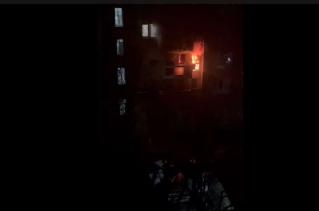 Пожар в Пловдив: Огнеборци спасиха възрастно семейство, евакуираха блок