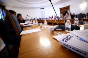 Правната комисия продължава извънредните заседания за Изборния кодекс, премахна машинния вот