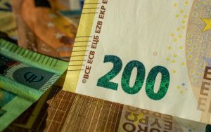 200-евровата банкнота: Защо плаши търговци и потребители след въвеждането на еврото?