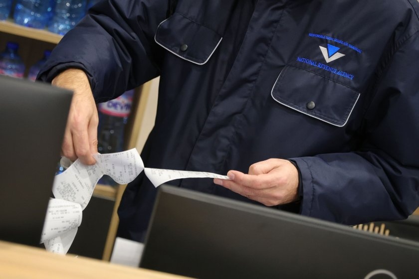 НАП и КЗП продължават масирани проверки срещу спекула с цените след въвеждането на еврото