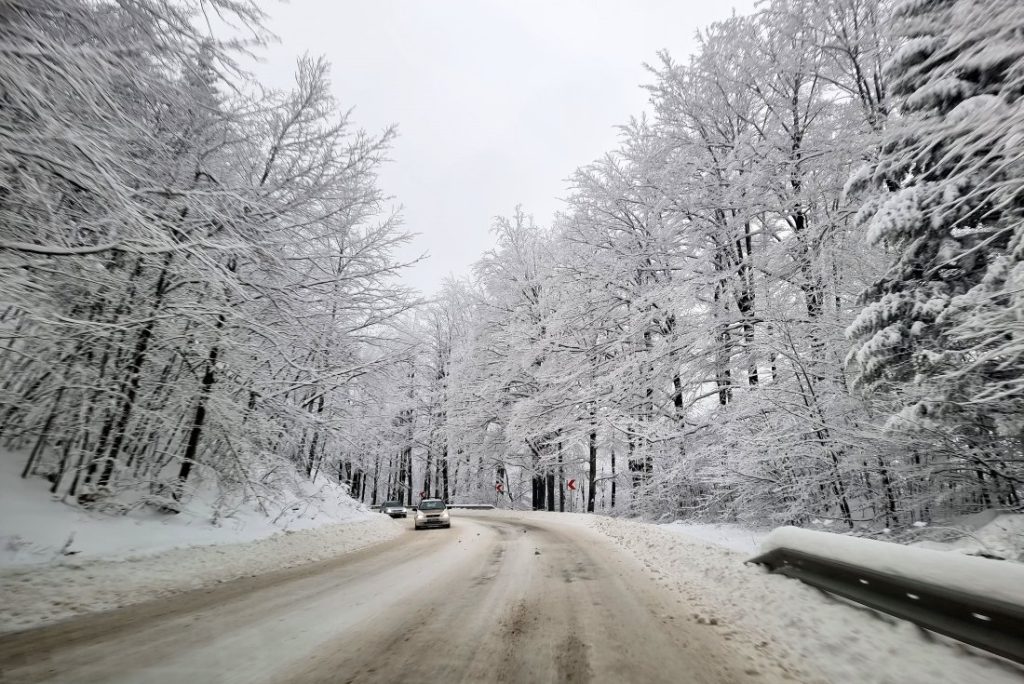 Проходът Петрохан и пътищата в Монтанско са проходими при зимни условия, но с повишено внимание