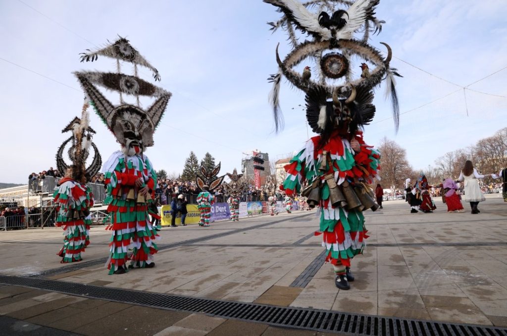 Променят движението по АМ „Струма“ заради фестивала „Сурва“