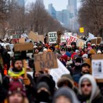 Масови протести в САЩ след убийството на активистката Рене Гуд от имиграционни власти