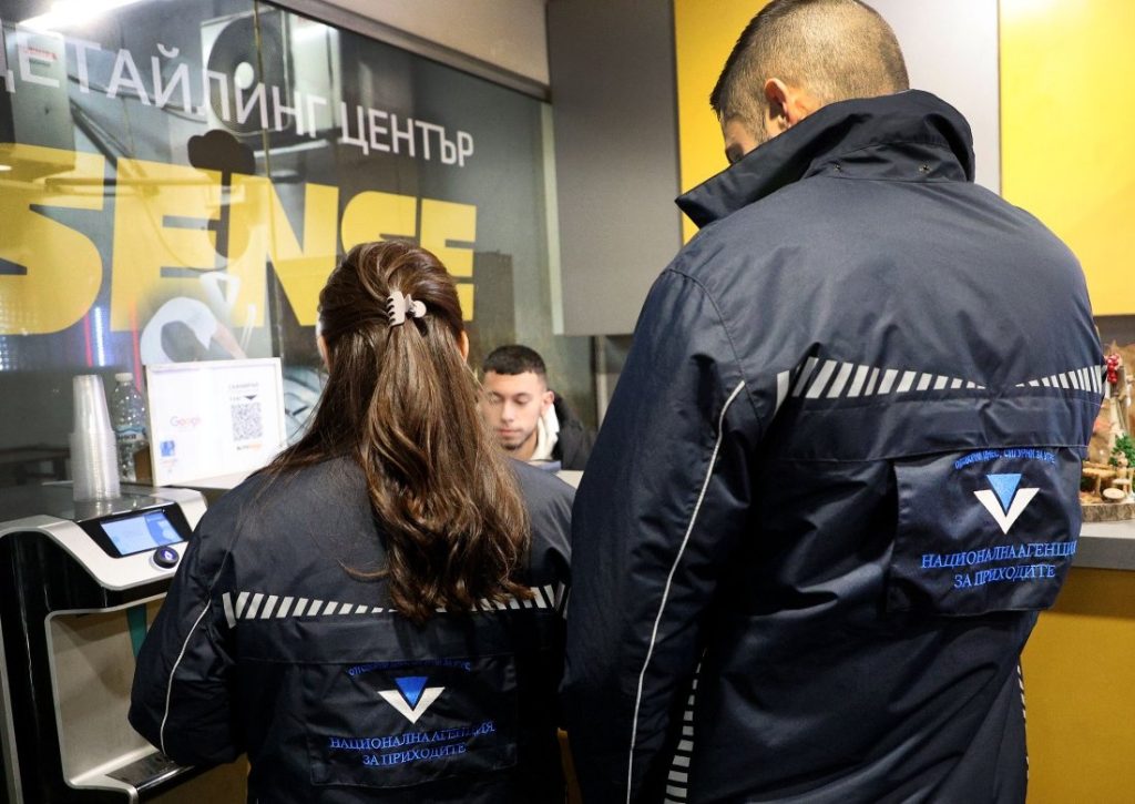 НАП: Без нарушения в Шумен при проверките за еврото, но наблюдението продължава