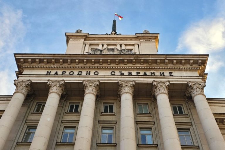 Парламентарни реакции: Румен Радев напуска „Дондуков“ 2 днес Парламентарни реакции: Румен Радев напуска „Дондуков“ 2 днес
