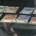 Как незрящи хора разпознават евробанкноти и монети