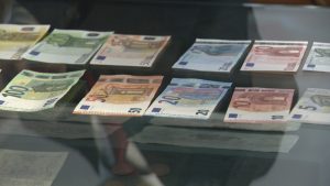 Как незрящи хора разпознават евробанкноти и монети