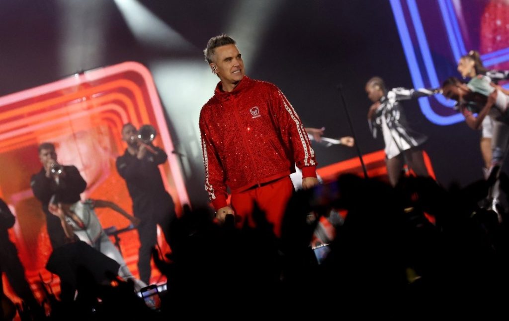 Роби Уилямс изненада феновете с изненадваща премиера на албума си „Britpop“