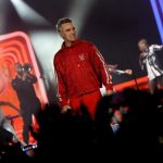 Роби Уилямс изненада феновете с изненадваща премиера на албума си „Britpop“