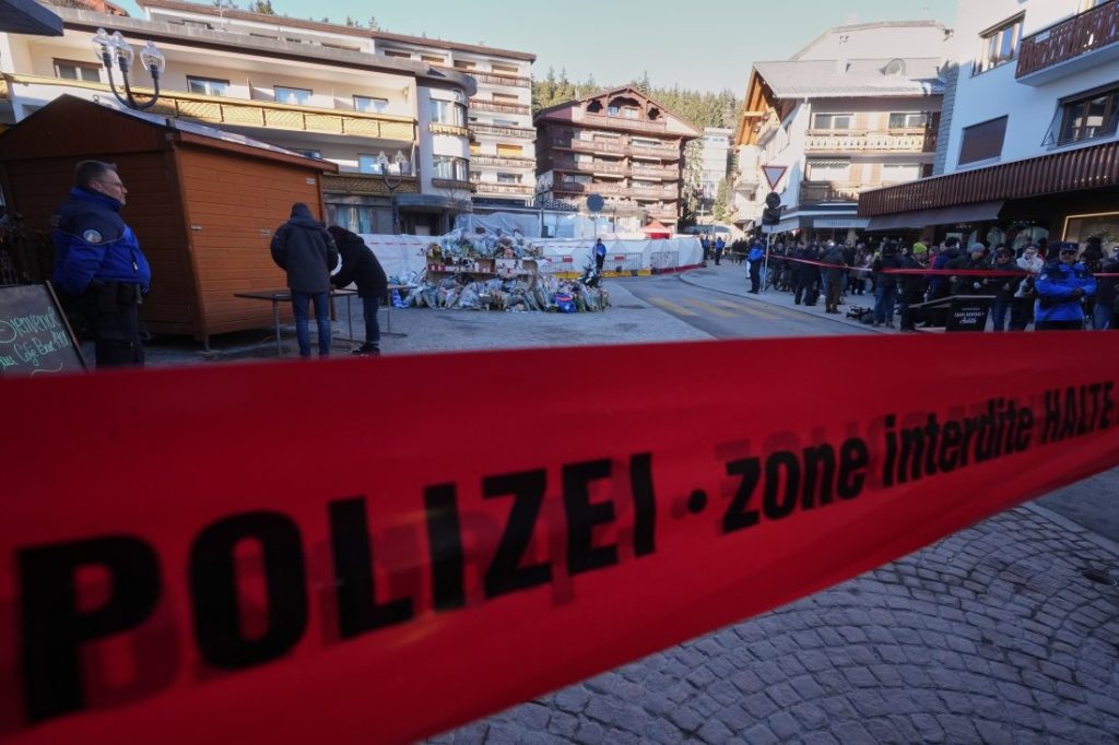 „Шарли Ебдо“ на съд заради спорна карикатура за трагедията в Кран Монтана