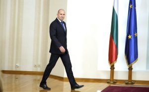 Социолози и партии с разнопосочни реакции след оставката на Румен Радев и заявка за нова политическа сила