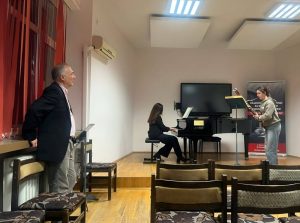 Митрополит Арсений дари 5000 евро за нов концертен роял на музикалното училище в Бургас