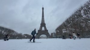 Зимен хаос в Европа: Сняг и поледици парализираха транспорта, има жертви