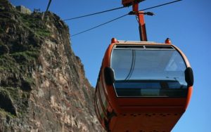 Мащабна спасителна операция в Турция: Евакуираха 51 души от блокиран лифт в Бурса