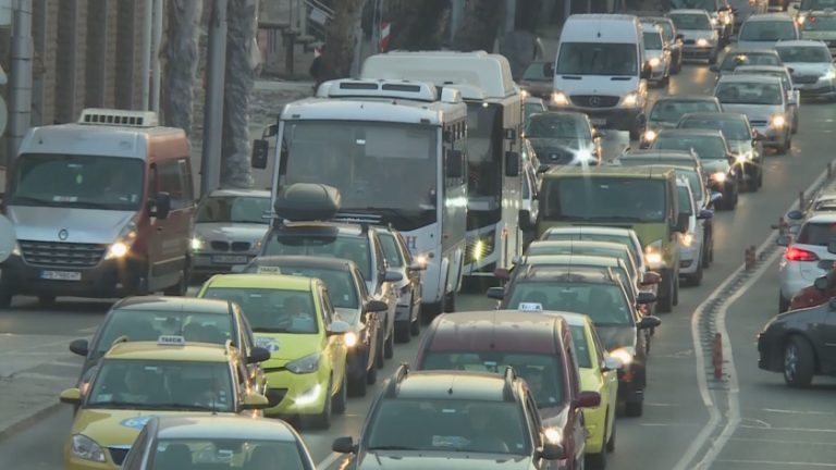 Пловдивчани губят по 118 часа годишно в задръствания: Градът е 16-и в Европа по трафик Пловдивчани губят по 118 часа годишно в задръствания: Градът е 16-и в Европа по трафик