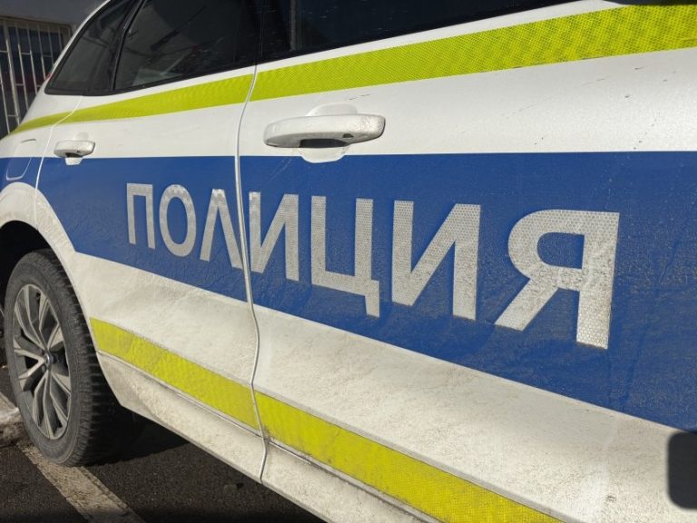 Един загинал при тежка верижна катастрофа с три тира и лека кола край Видин