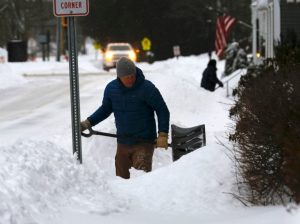 Ледена обсада в САЩ: Десетки жертви и хиляди отменени полети заради полярния вихър