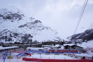 Трима скиори загинаха в лавини във Френските Алпи