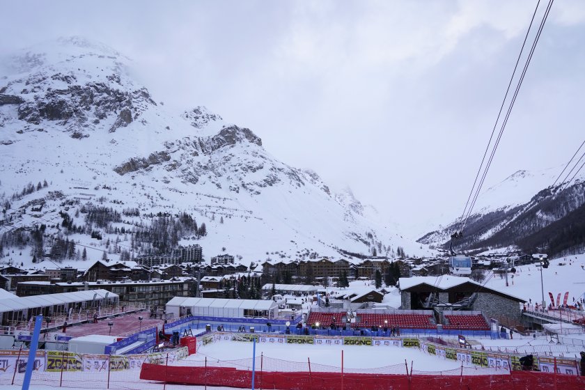 Трима скиори загинаха в лавини във Френските Алпи